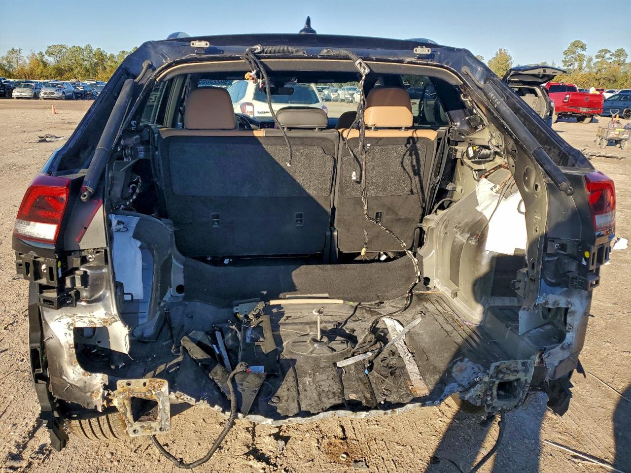 2025 Volkswagen Atlas Cross Sport Sel R-Line VIN: 1V2AE2CA4SC220845 Lot: 94223055