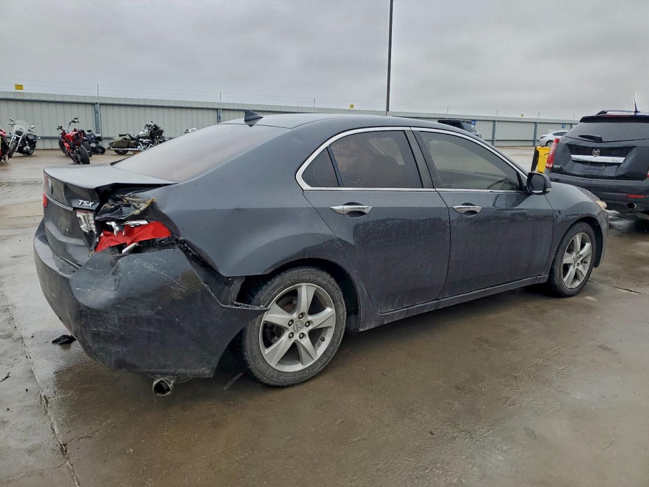 Фото: JH4CU2F47EC004557