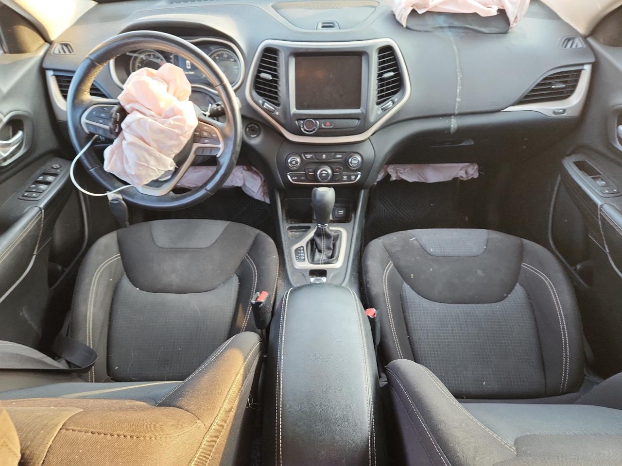 2016 Jeep Cherokee Latitude VIN: 1C4PJLCB4GW200638 Lot: 93070255