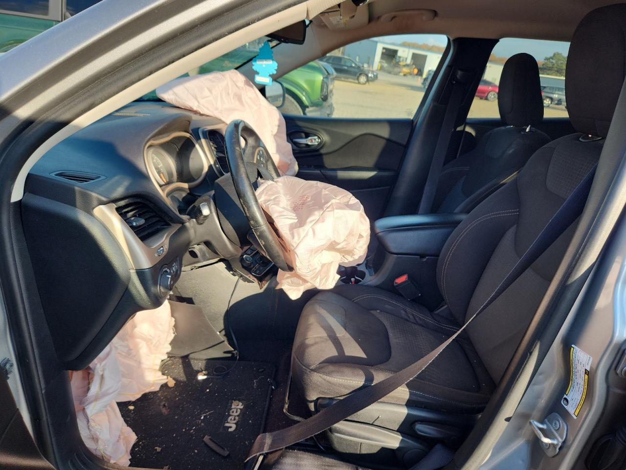 2017 Jeep Cherokee Latitude VIN: 1C4PJLCB3HW526996 Lot: 92486435