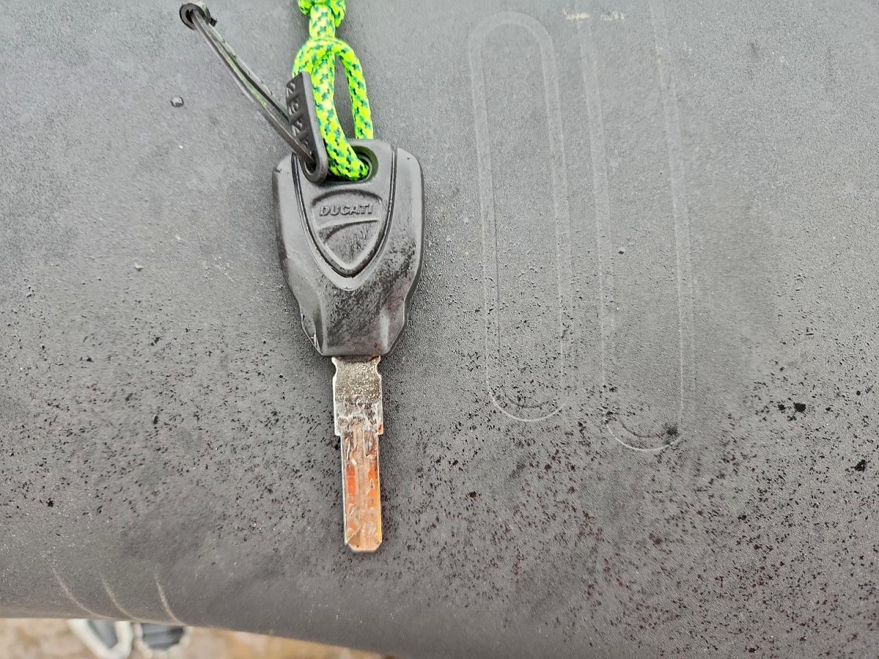 2024 Ducati Desert X VIN: ZDMXANDT2RB008880 Lot: 94469745