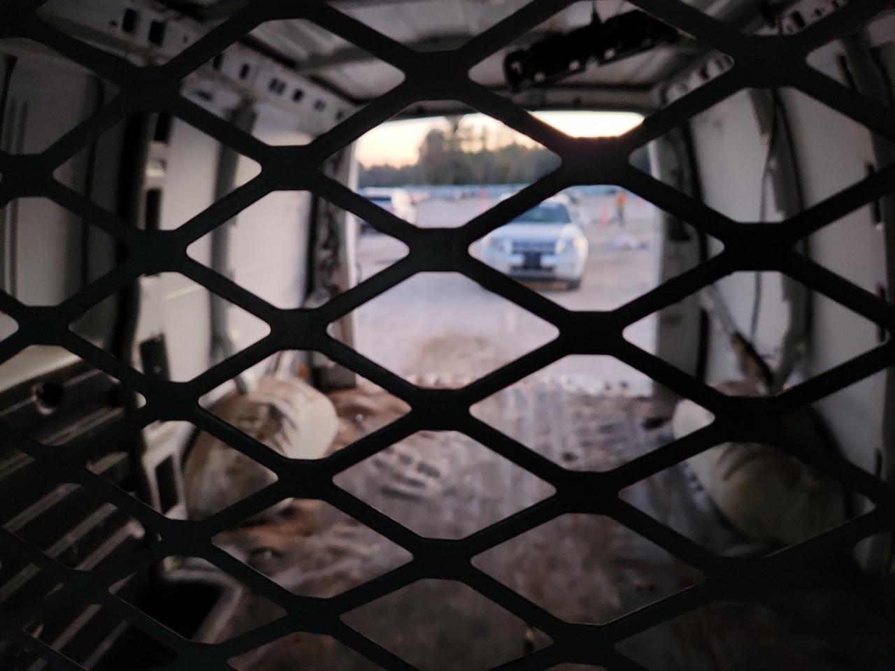 2018 Chevrolet Express G2500 VIN: 1GCWGAFP4J1289279 Lot: 92252355