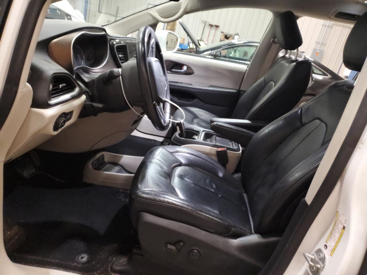 2017 Chrysler Pacifica Touring L VIN: 2C4RC1BG8HR752285 Lot: 92273785