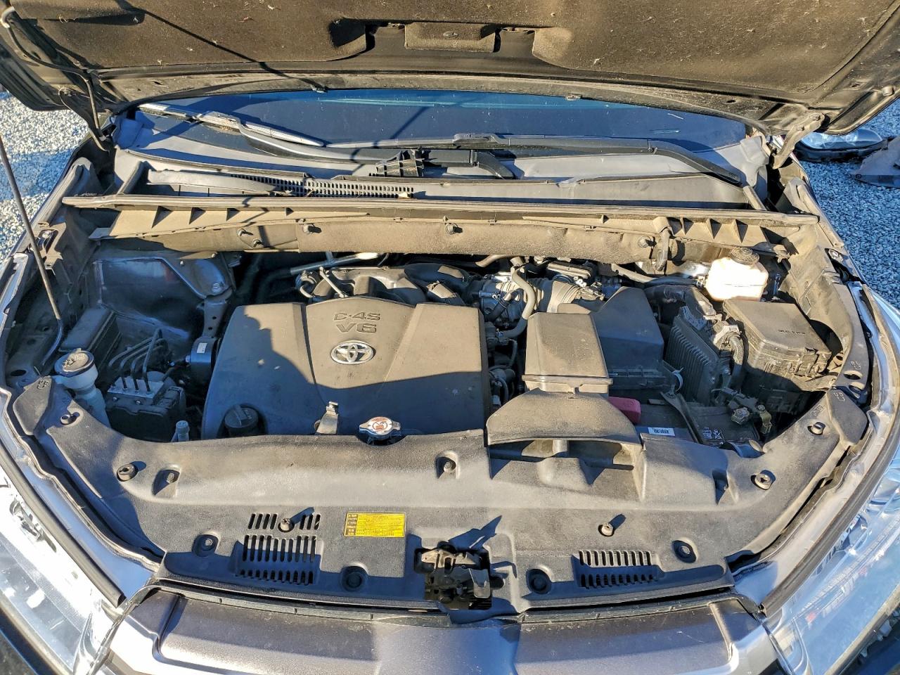 2018 Toyota Highlander Le VIN: 5TDZZRFH8JS263205 Lot: 94493485