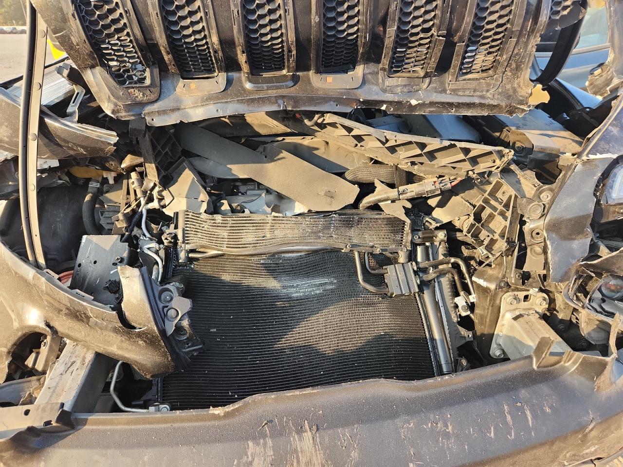 2016 Jeep Cherokee Latitude VIN: 1C4PJLCB4GW200638 Lot: 93070255