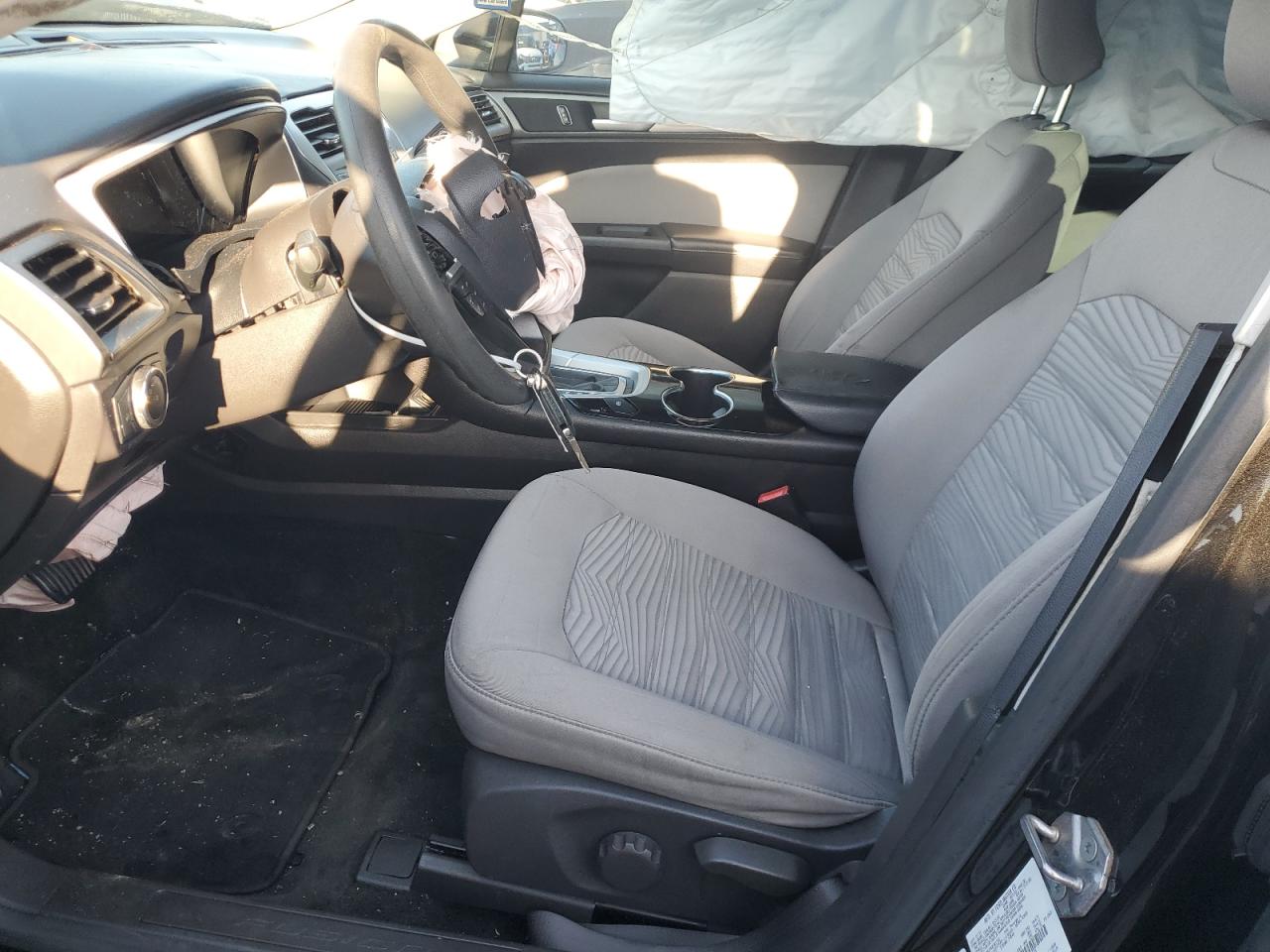 2016 Ford Fusion S VIN: 3FA6P0G79GR385762 Lot: 92862425