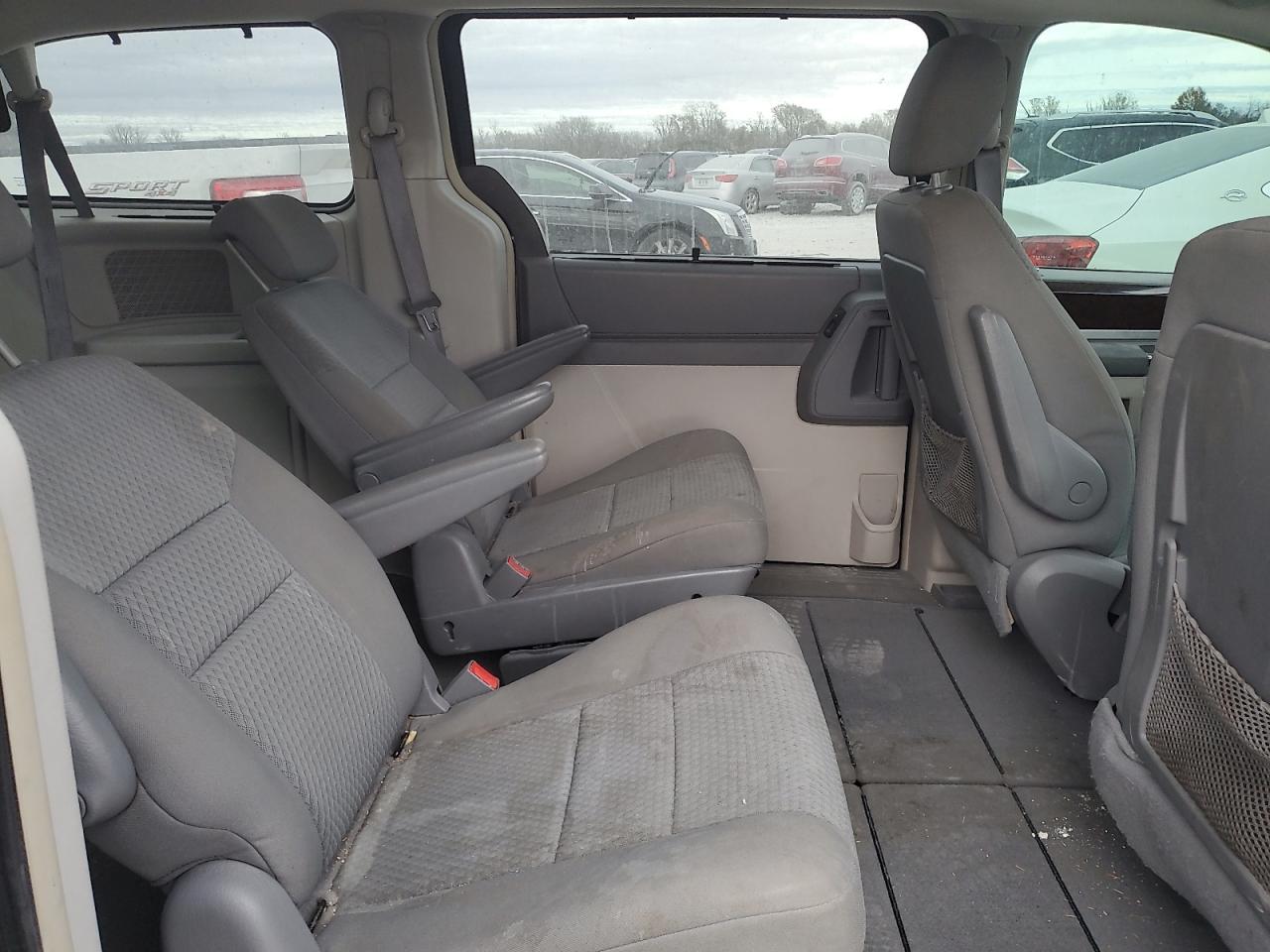 2010 Chrysler Town & Country Touring VIN: 2A4RR5D18AR104511 Lot: 92721825