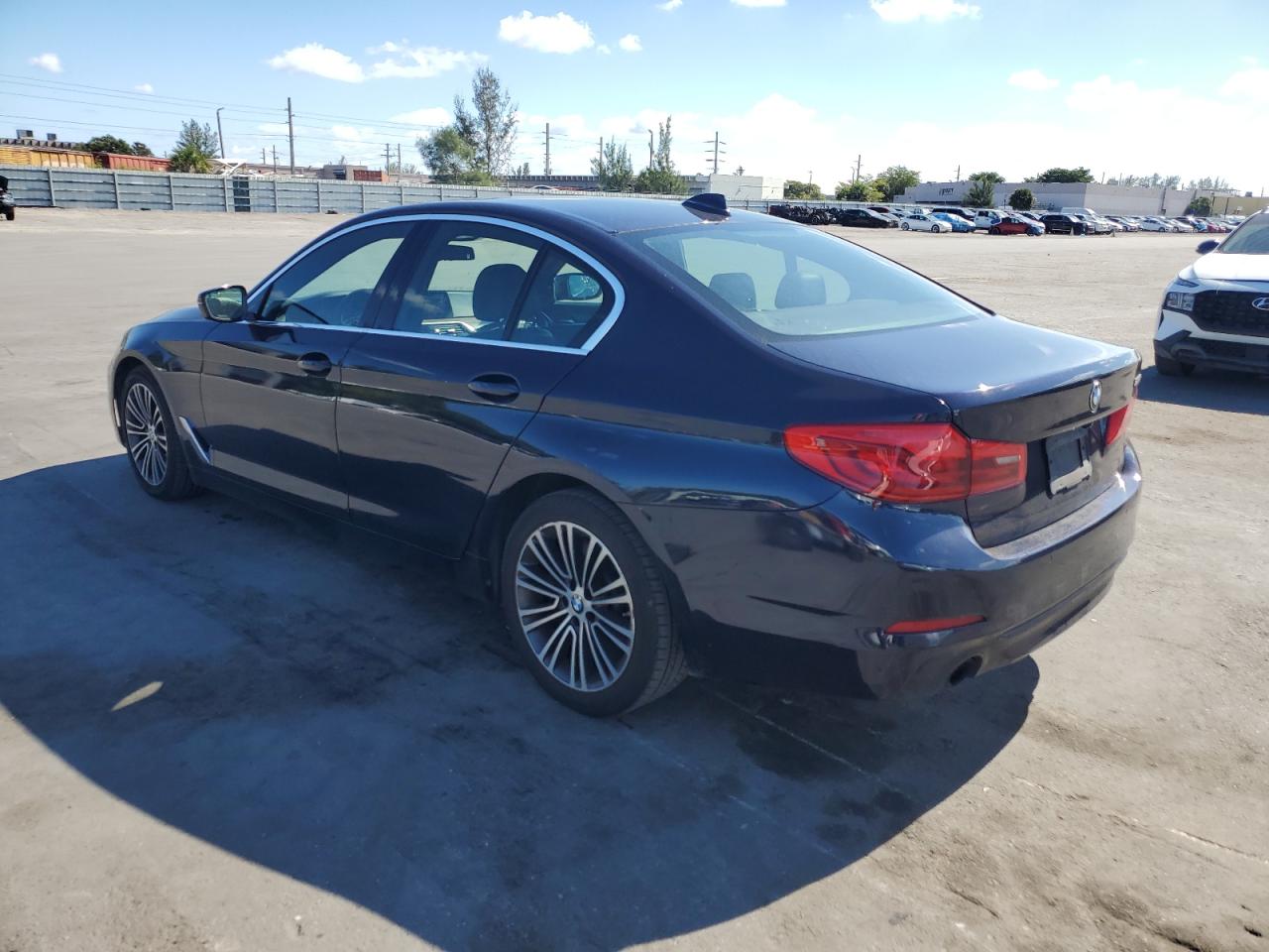 Фото: WBAJA5C50KBX87882