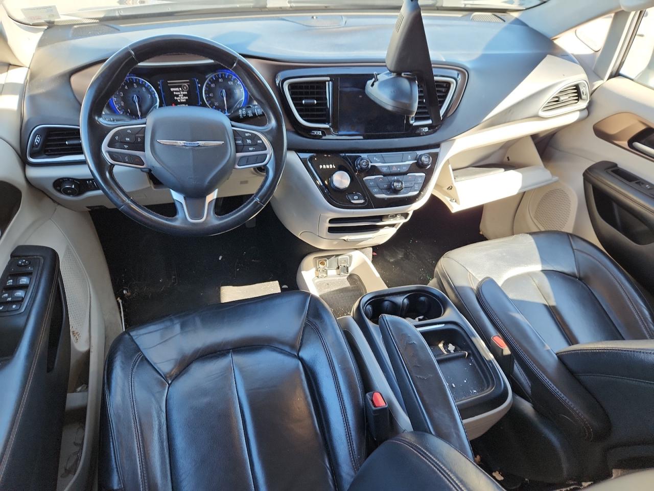 2017 Chrysler Pacifica Touring L VIN: 2C4RC1BG3HR543889 Lot: 92196555