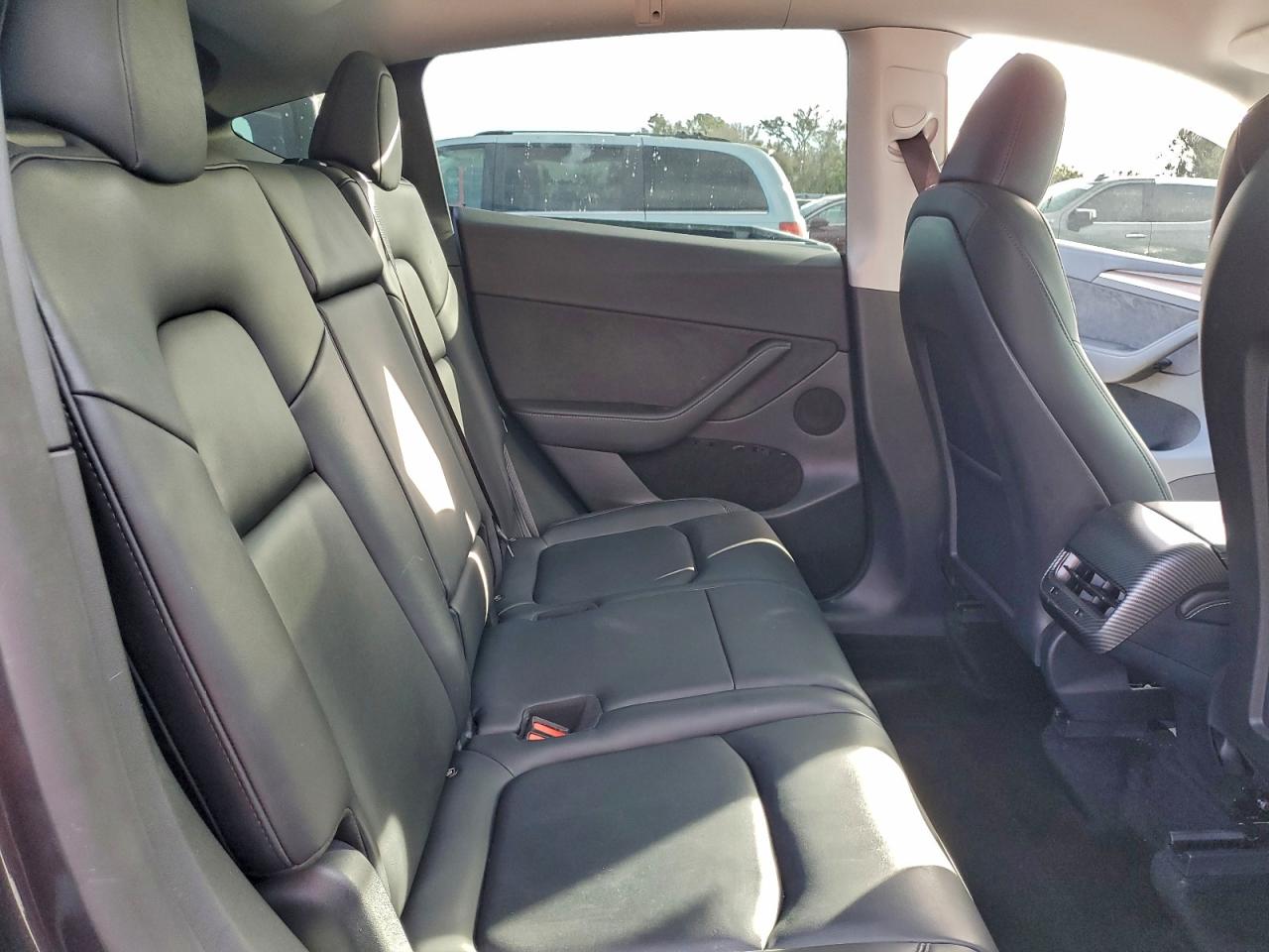 2024 Tesla Model Y VIN: 7SAYGAEE0RF098408 Lot: 94413735