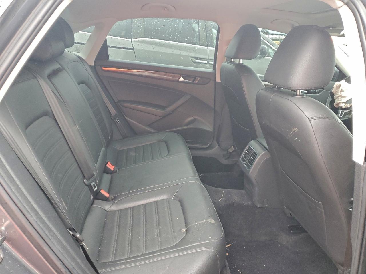 2013 Volkswagen Passat Sel VIN: 1VWCH7A35DC004702 Lot: 93838725