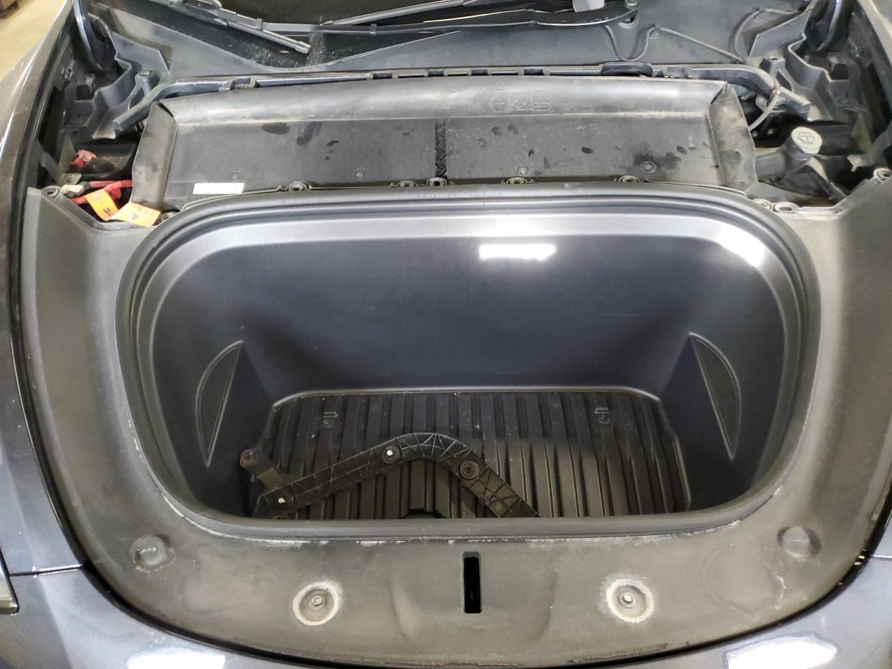 2024 Tesla Model Y VIN: 7SAYGDEE4RA245215 Lot: 91590485