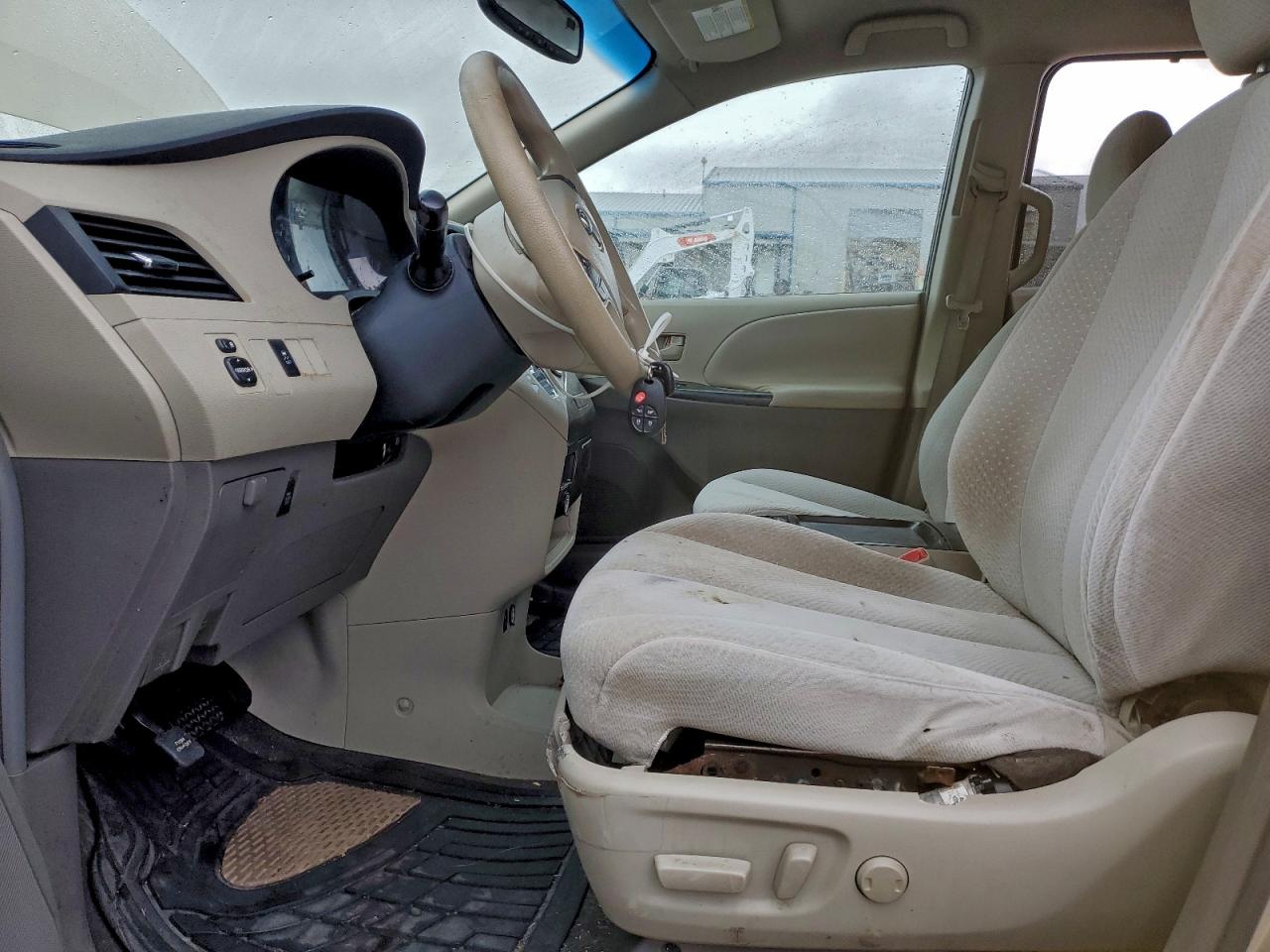 2011 Toyota Sienna Le VIN: 5TDKK3DC2BS004785 Lot: 92495865