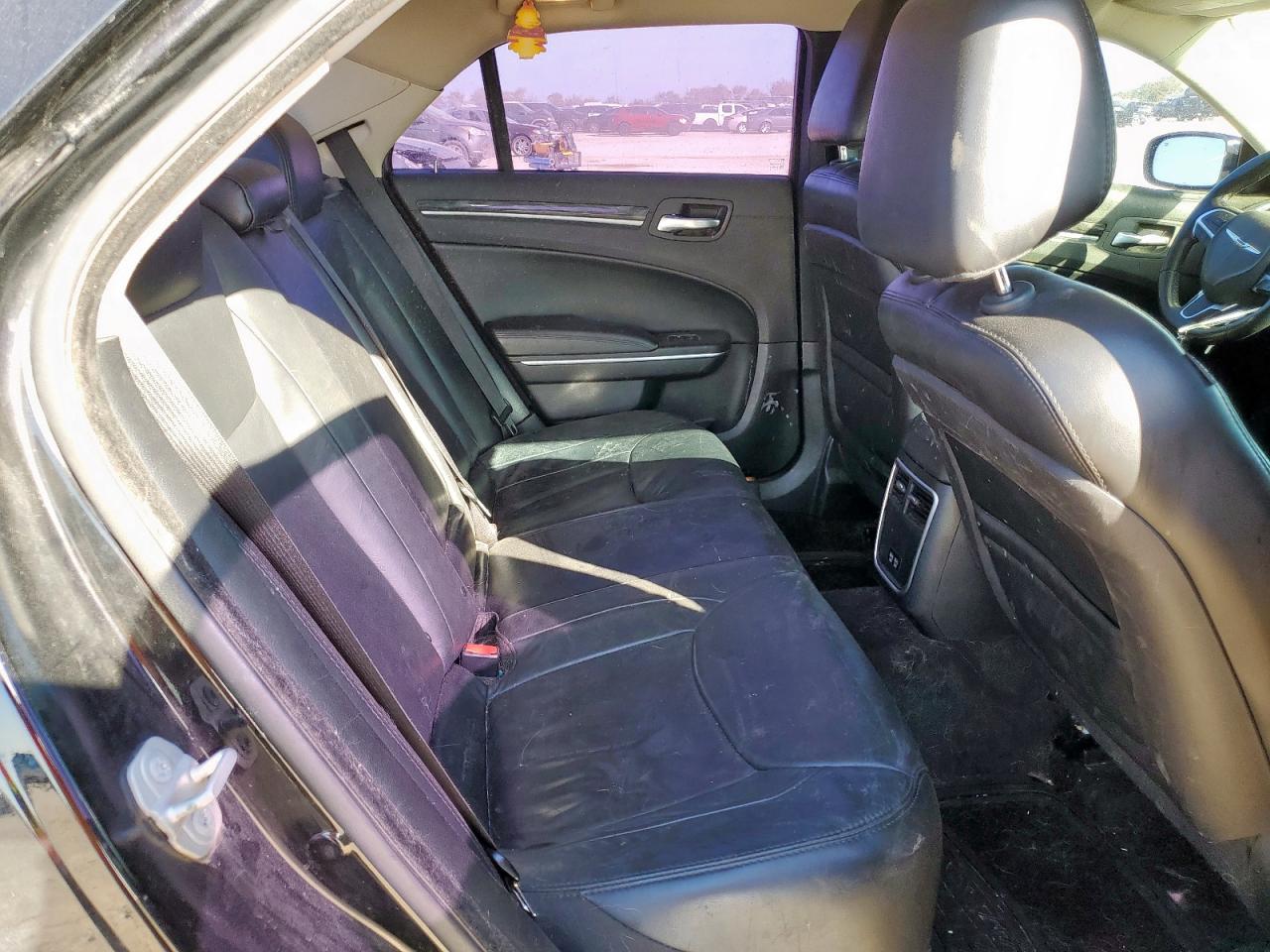 2016 Chrysler 300 Limited VIN: 2C3CCAAG2GH156878 Lot: 92646495