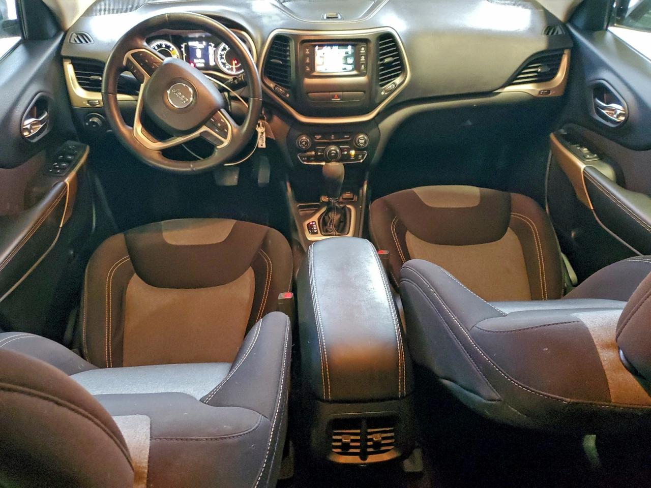 2018 Jeep Cherokee Latitude VIN: 1C4PJLCB2JD511522 Lot: 93186065