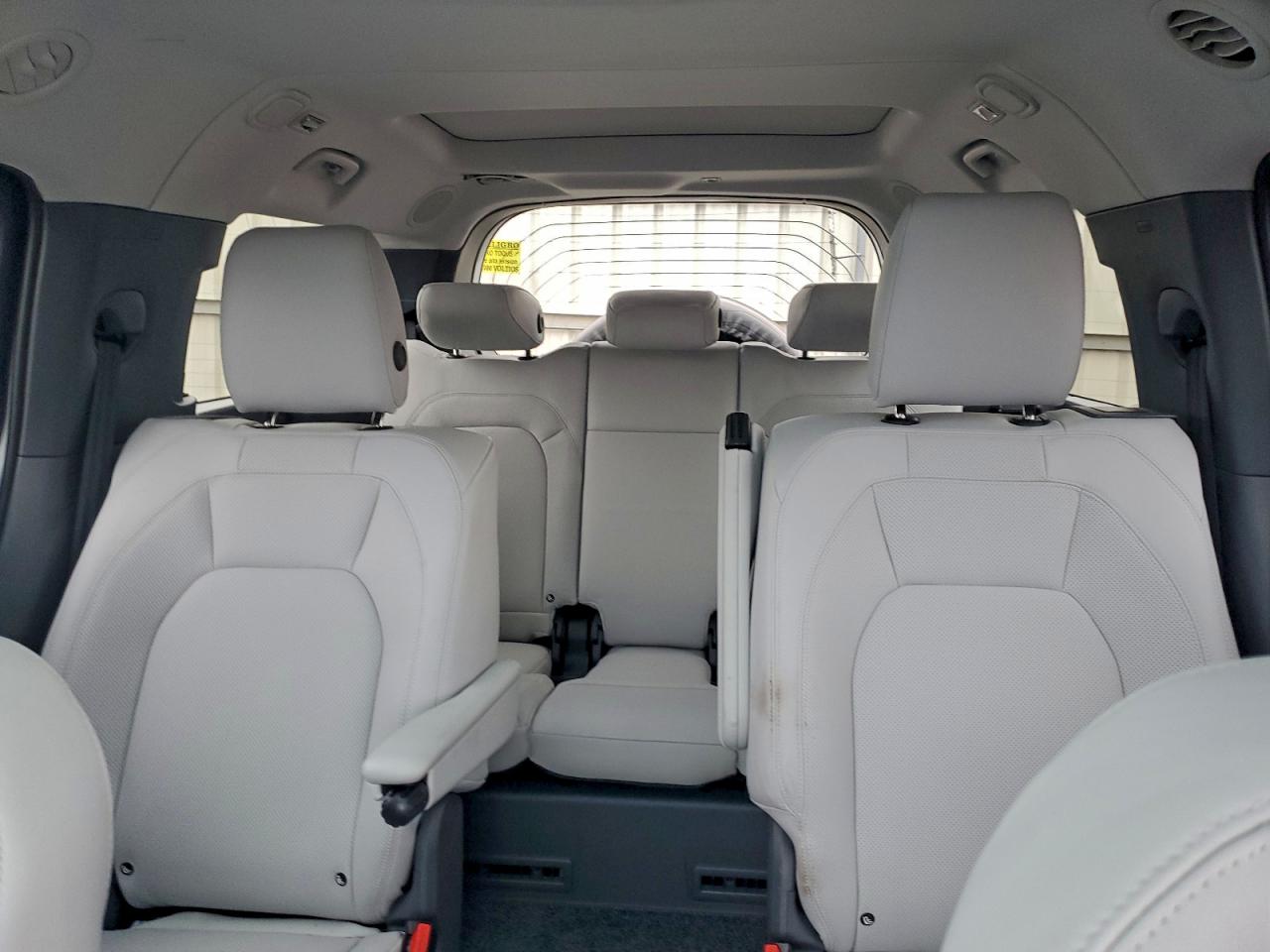 2025 Land Rover Defender 130 X-Dynamic Se VIN: SALE2FEU4S2403638 Lot: 93356485