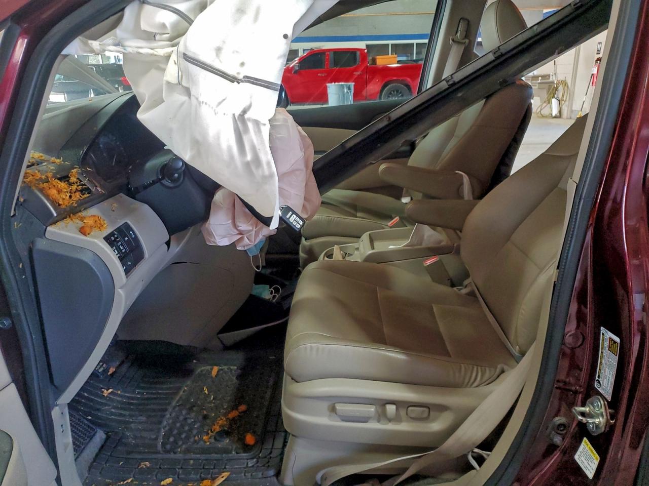 2015 Honda Odyssey Touring VIN: 5FNRL5H92FB092852 Lot: 94686355