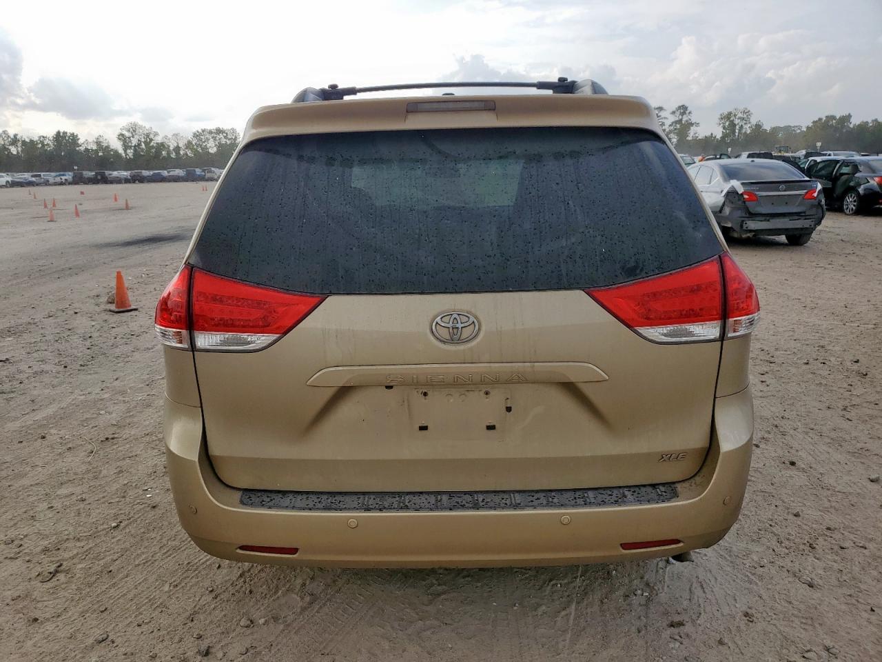 2011 Toyota Sienna Xle VIN: 5TDYK3DC3BS174227 Lot: 93480045