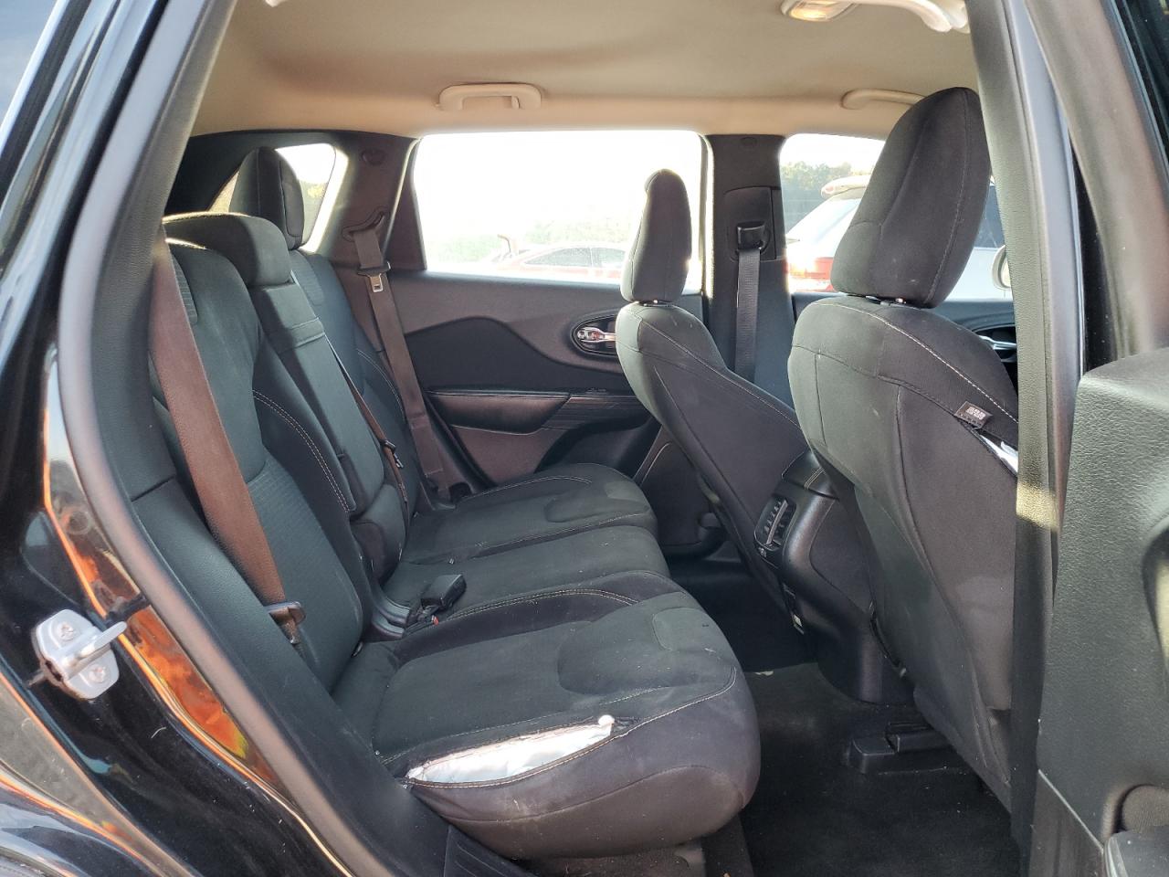 2015 Jeep Cherokee Latitude VIN: 1C4PJLCBXFW612089 Lot: 90996935