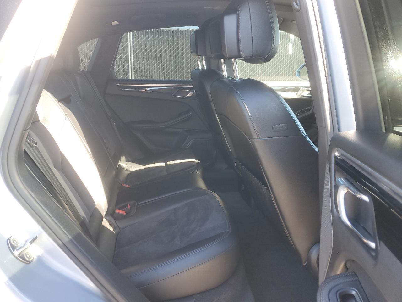 2017 Porsche Macan VIN: WP1AA2A56HLB06288 Lot: 92544275