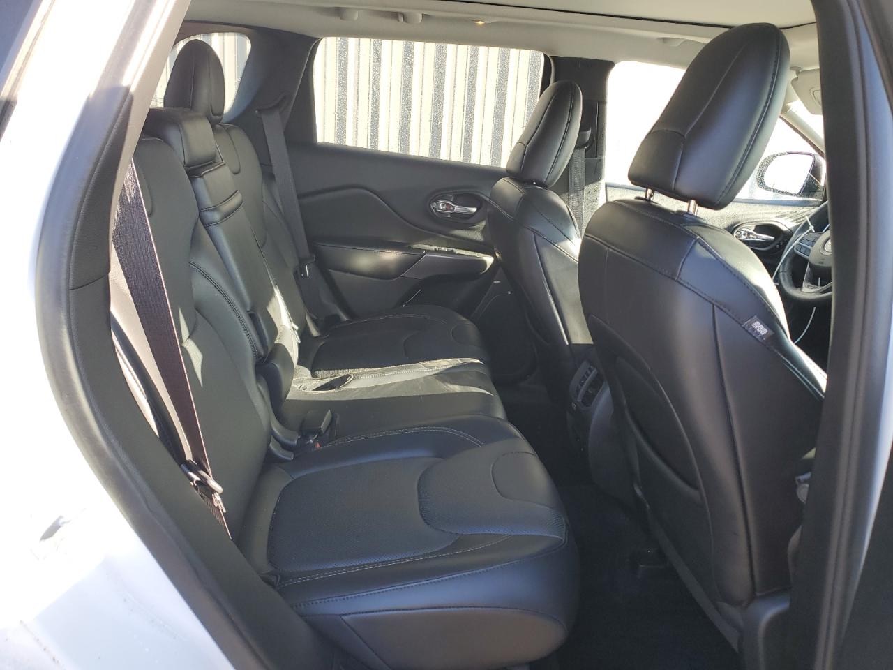 2019 Jeep Cherokee Limited VIN: 1C4PJLDX8KD143214 Lot: 92160155