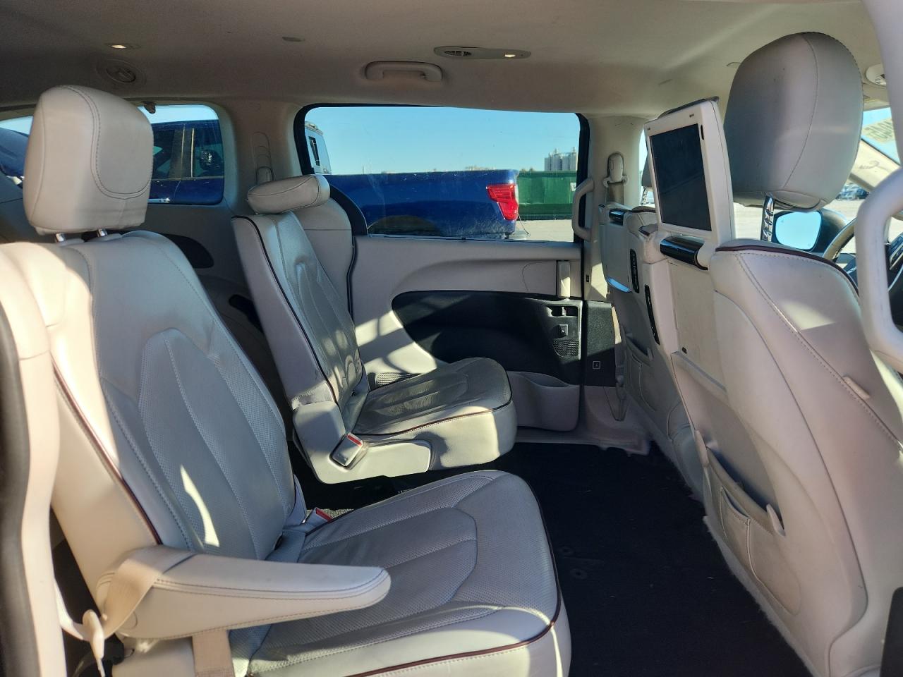 2017 Chrysler Pacifica Limited VIN: 2C4RC1GGXHR668736 Lot: 91104045