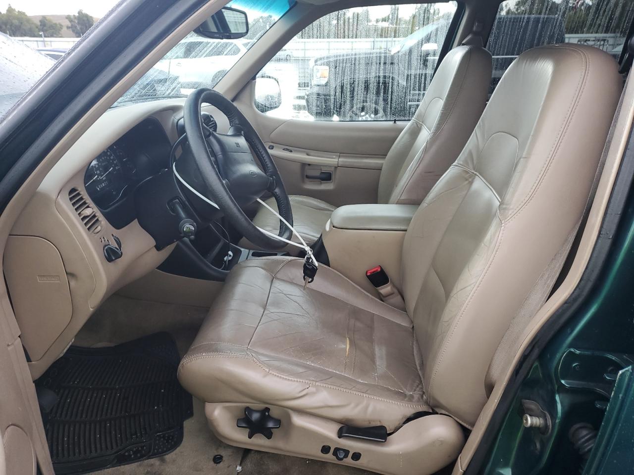 2000 Ford Explorer Xlt VIN: 1FMZU73E3YZC60066 Lot: 93475665