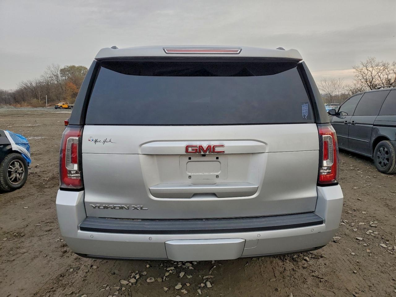 2016 GMC Yukon Xl C1500 Sle VIN: 1GKS1FKC0GR185080 Lot: 93695145