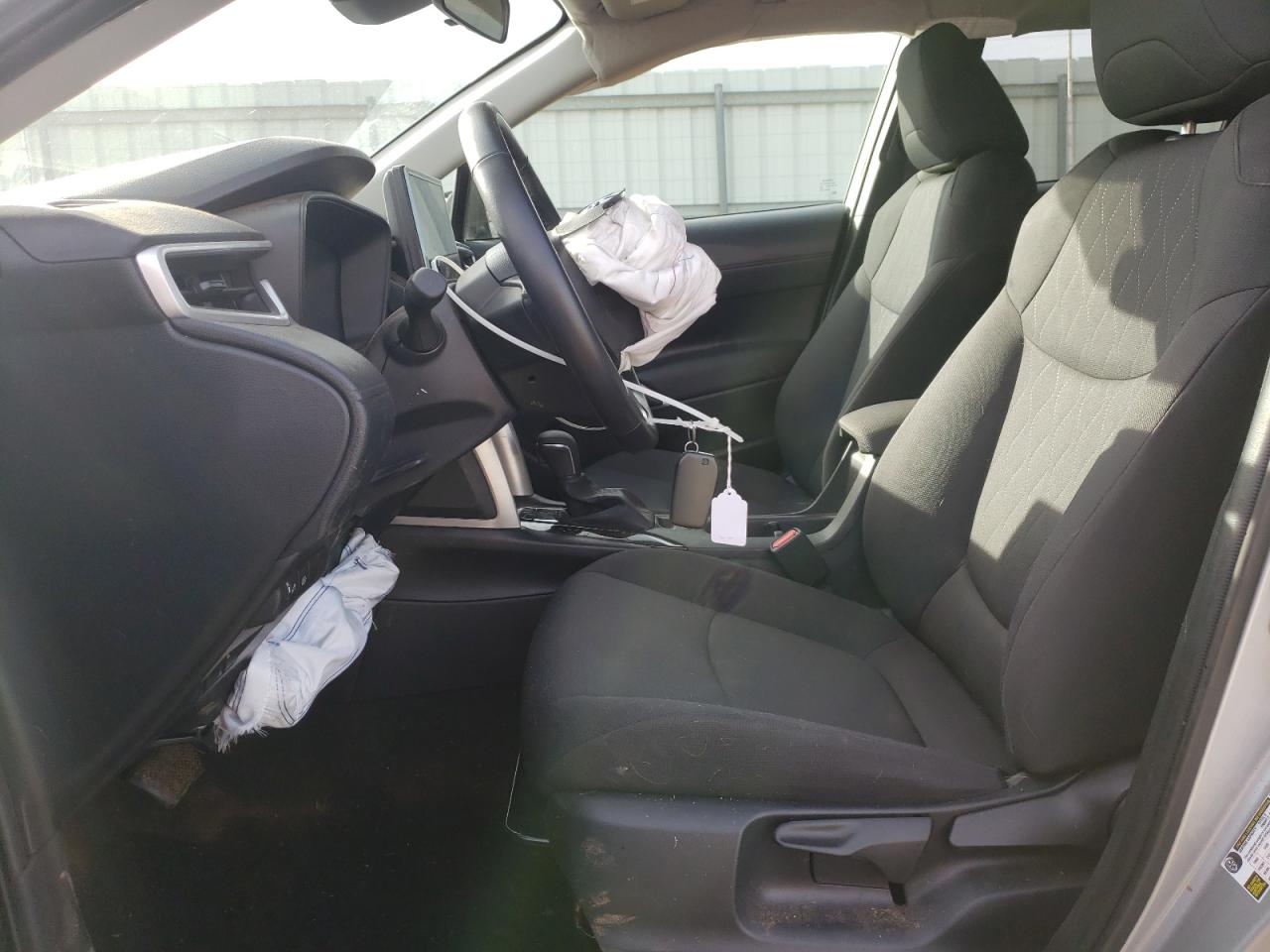 2025 Toyota Corolla Cross Le VIN: 7MUCAABG2SV121984 Lot: 92525805