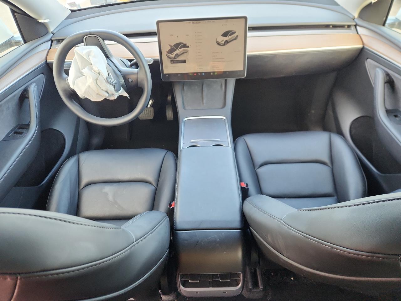 2024 Tesla Model Y VIN: 7SAYGDED0RF055390 Lot: 93703835