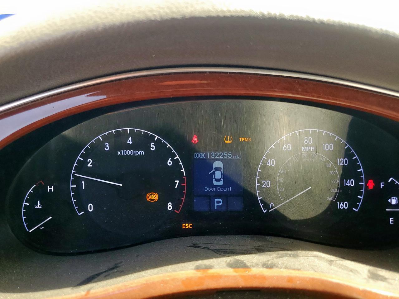 2013 Hyundai Genesis 3.8L VIN: KMHGC4DD3DU209690 Lot: 92002565