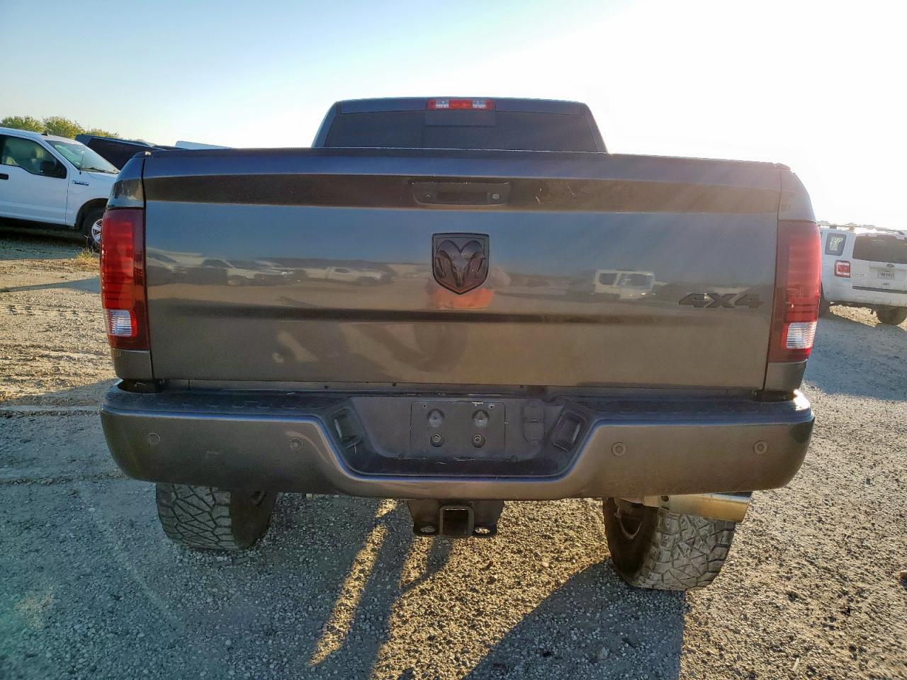 2018 Ram 2500 Laramie VIN: 3C6UR5NL8JG307752 Lot: 91174875