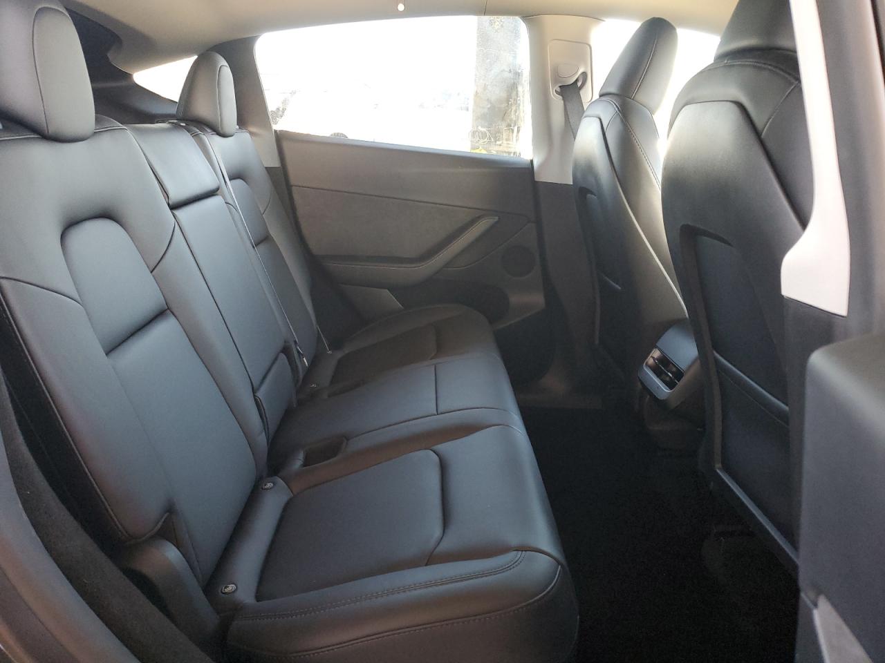 2023 Tesla Model Y VIN: 7SAYGDEF4PF813701 Lot: 92647595