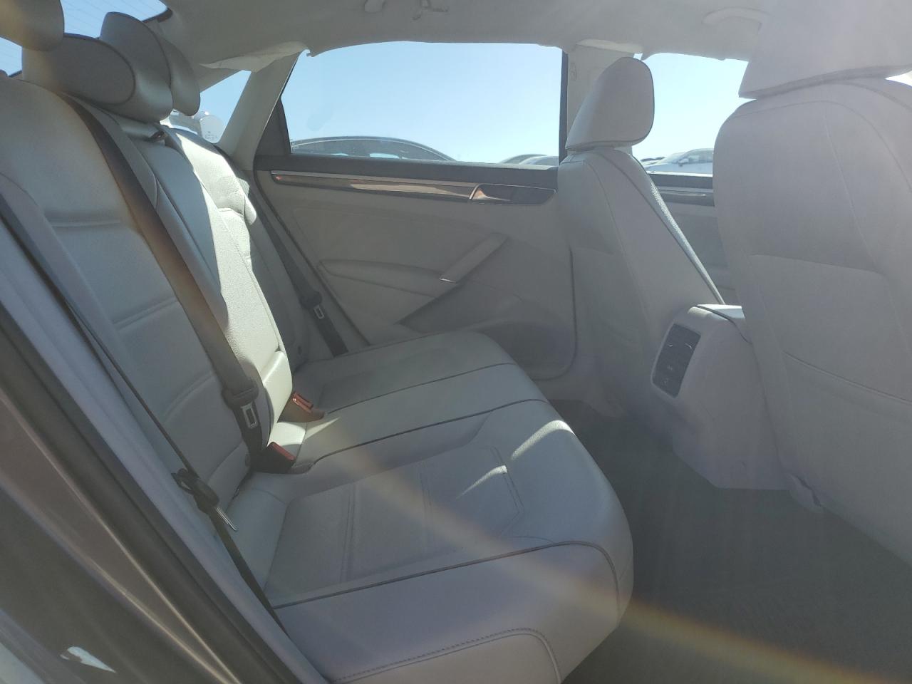 2017 Volkswagen Passat Se VIN: 1VWBT7A36HC037515 Lot: 92909815