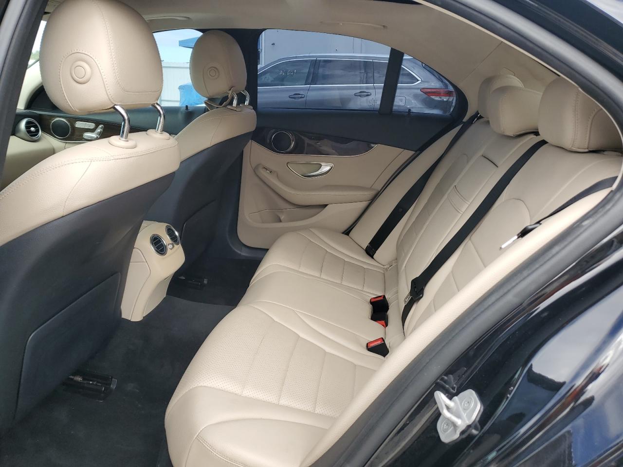 2015 Mercedes-Benz C 300 VIN: 55SWF4JB4FU088320 Lot: 92396535