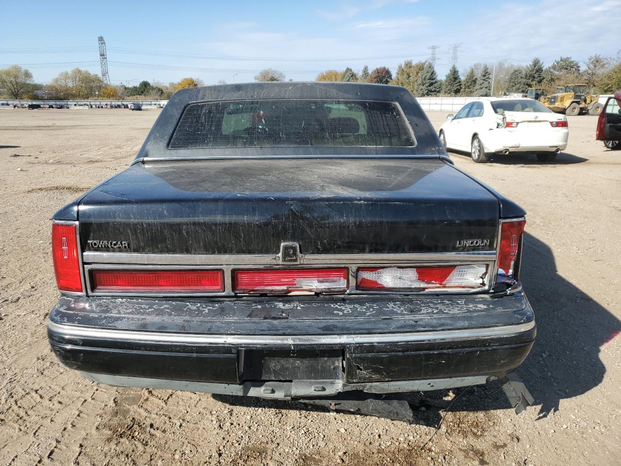 1997 Lincoln Town Car Signature VIN: 1LNLM82W2VY619947 Lot: 91347265