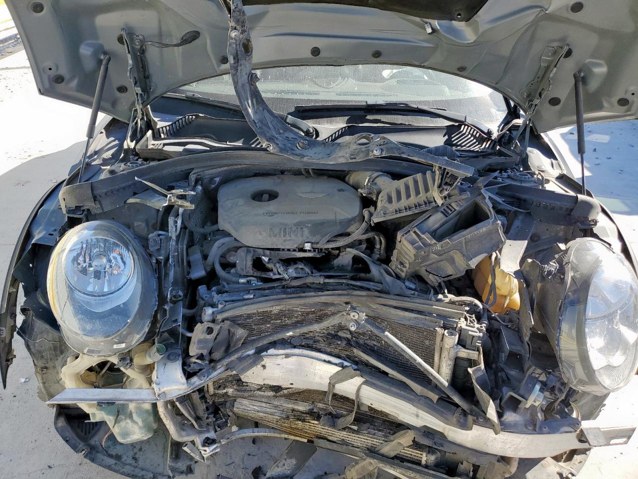 2016 Mini Cooper Clubman VIN: WMWLN5C53G2E31529 Lot: 92296925