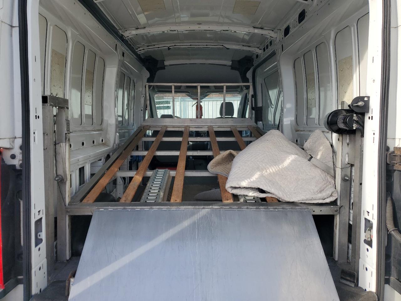 2015 Ford Transit Delivery Van VIN: 1FTNE2CM2FKA08325 Lot: 90752955