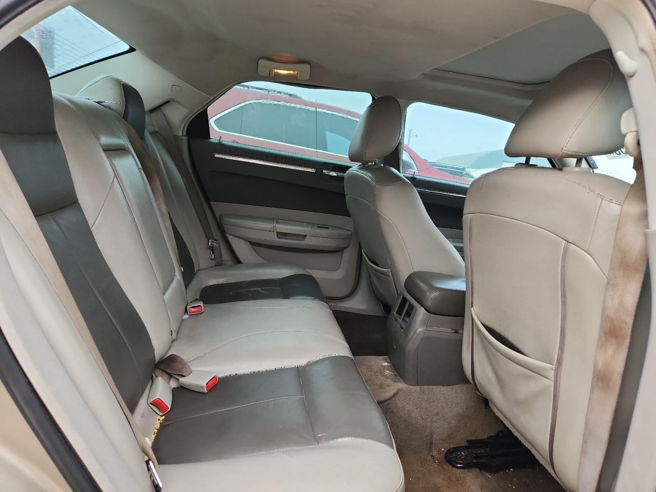 2008 Chrysler 300 Touring VIN: 2C3LA53G98H321675 Lot: 92930955