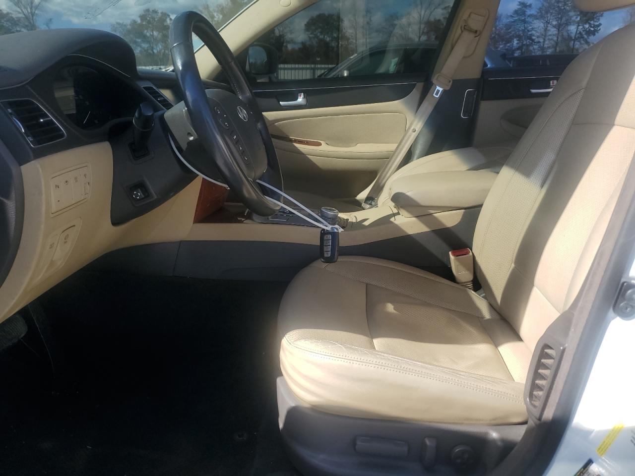 2013 Hyundai Genesis 3.8L VIN: KMHGC4DD8DU240899 Lot: 91635275