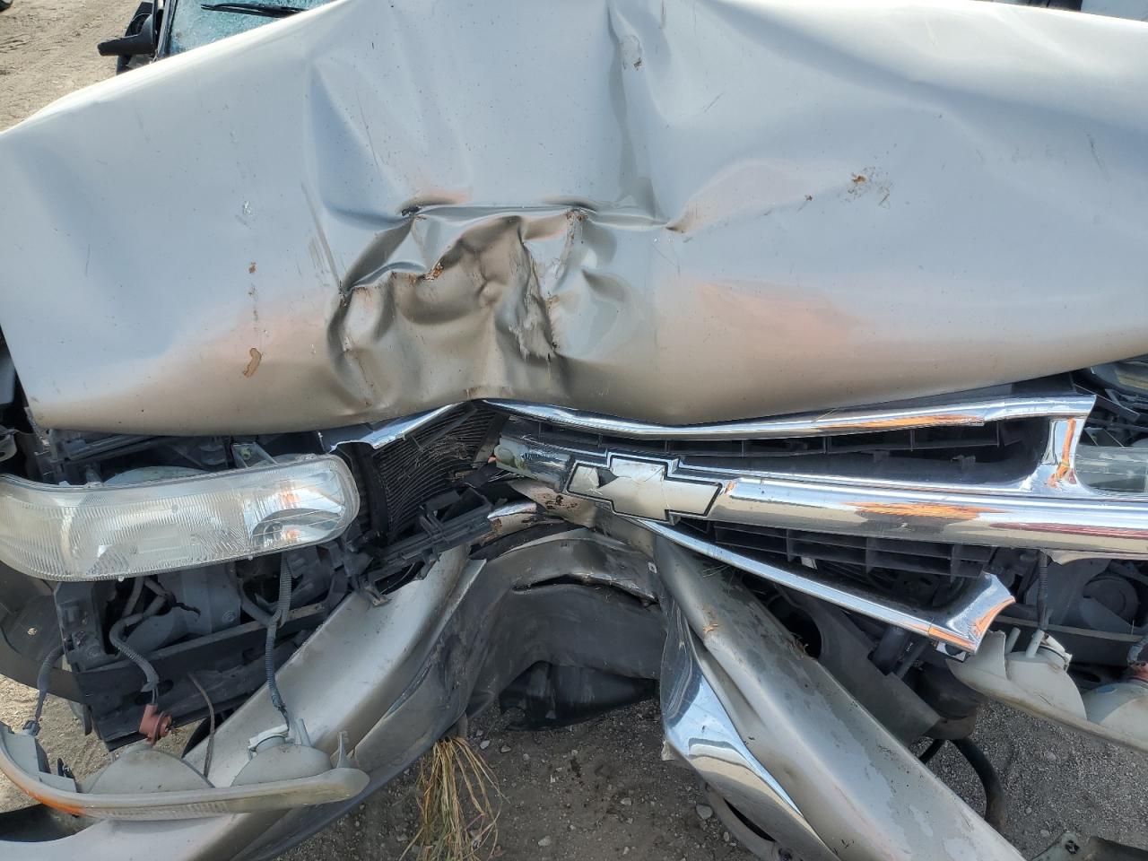 2000 Chevrolet Tahoe K1500 VIN: 1GNEK13T3YJ199490 Lot: 90755965