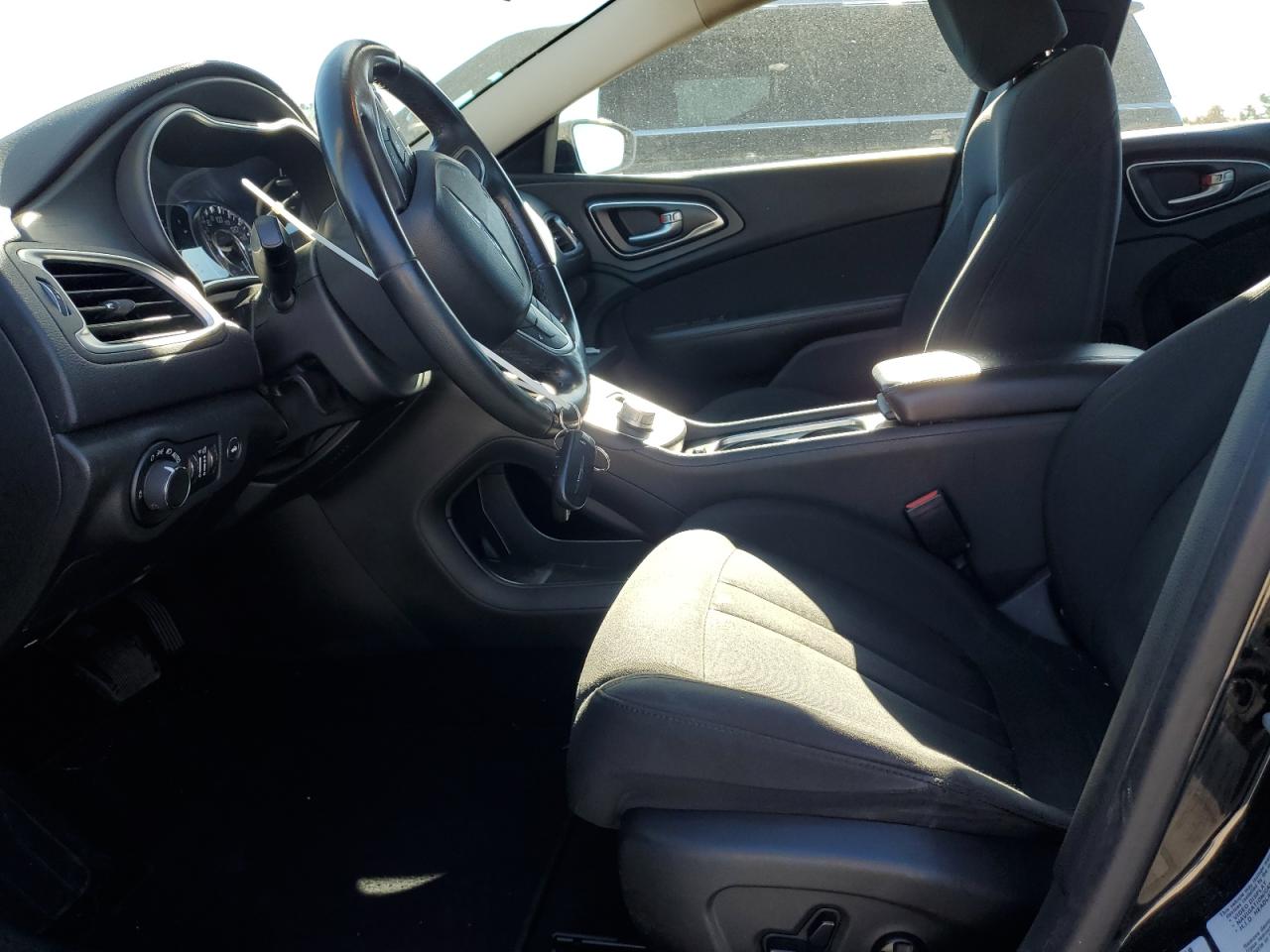 2015 Chrysler 200 Limited VIN: 1C3CCCAB4FN744805 Lot: 92189045