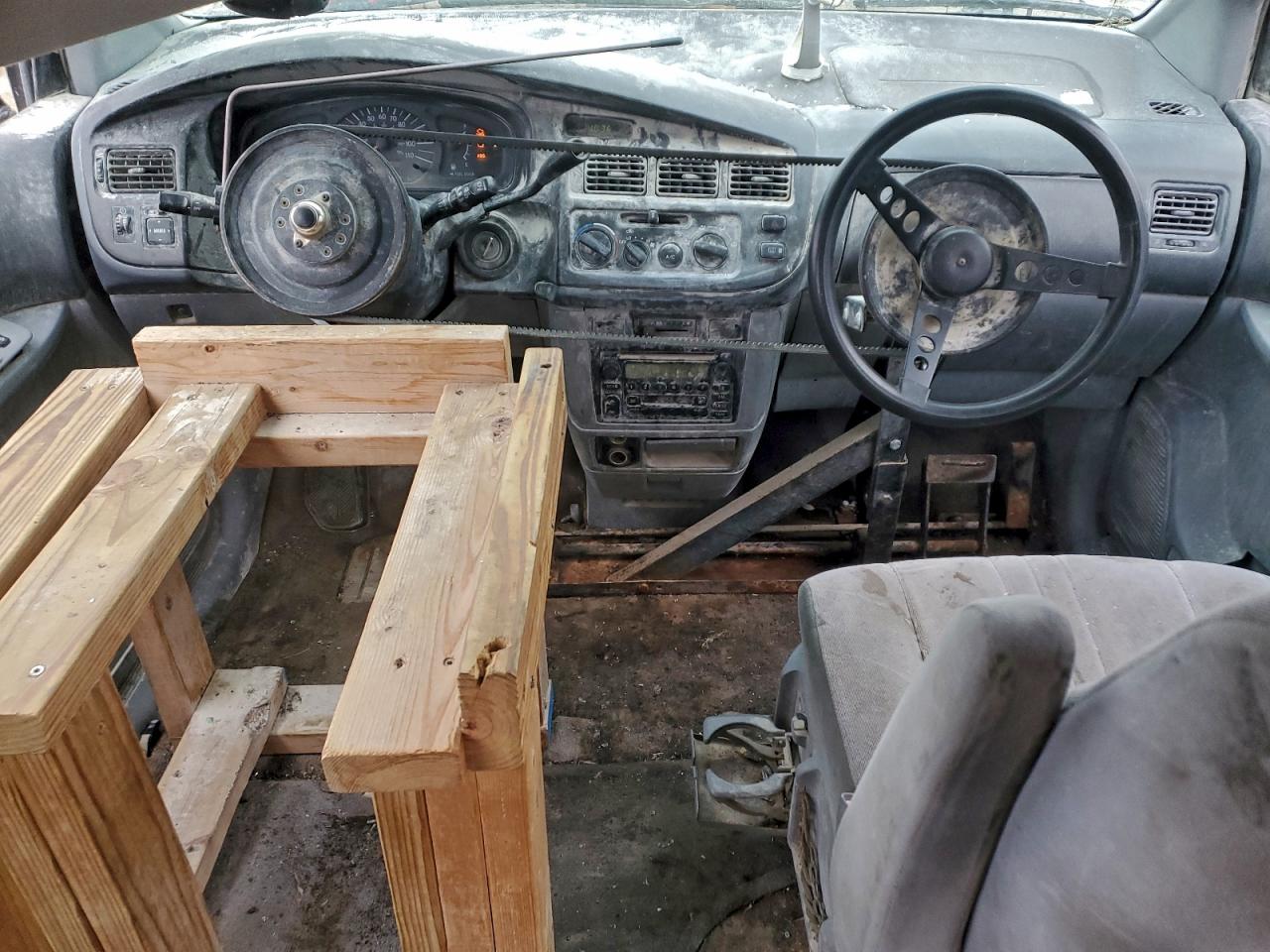 2000 Toyota Sienna Ce VIN: 4T3GF19C7YU208061 Lot: 94363435