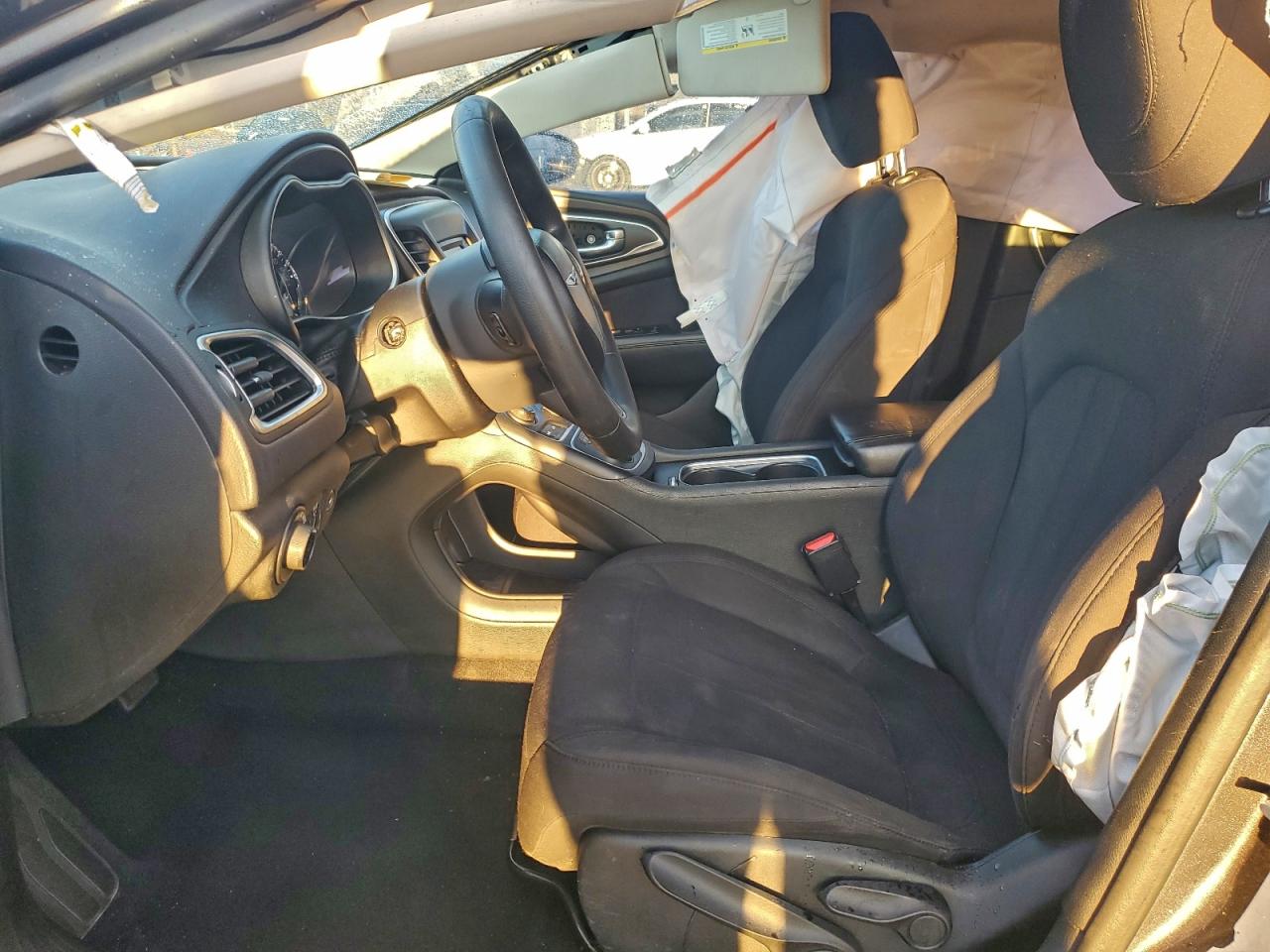 2015 Chrysler 200 Limited VIN: 1C3CCCAB1FN642832 Lot: 94641985