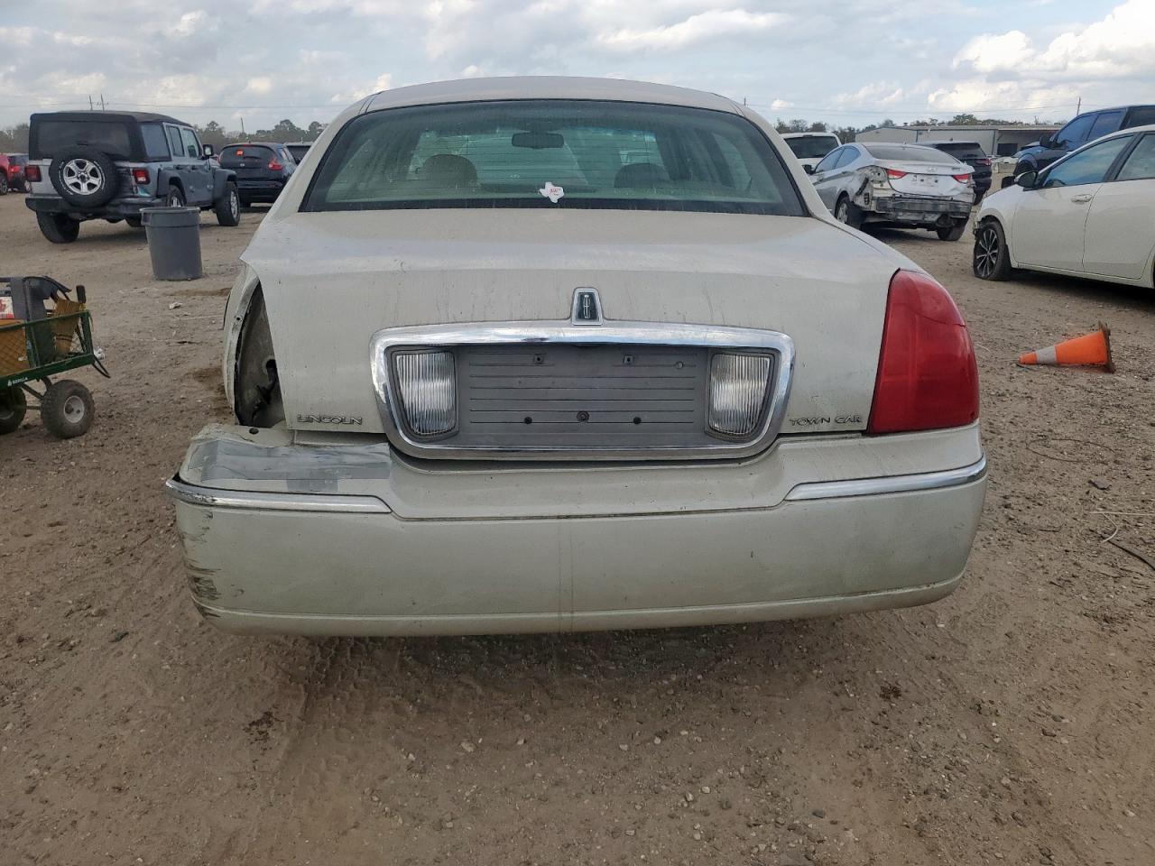 2007 Lincoln Town Car Signature VIN: 1LNHM81V57Y601007 Lot: 92258915