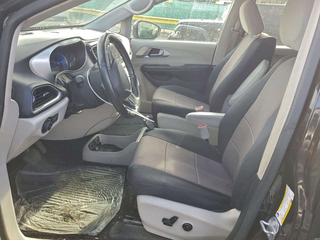 2019 Chrysler Pacifica Hybrid Touring Plus VIN: 2C4RC1H7XKR577732 Lot: 94492425