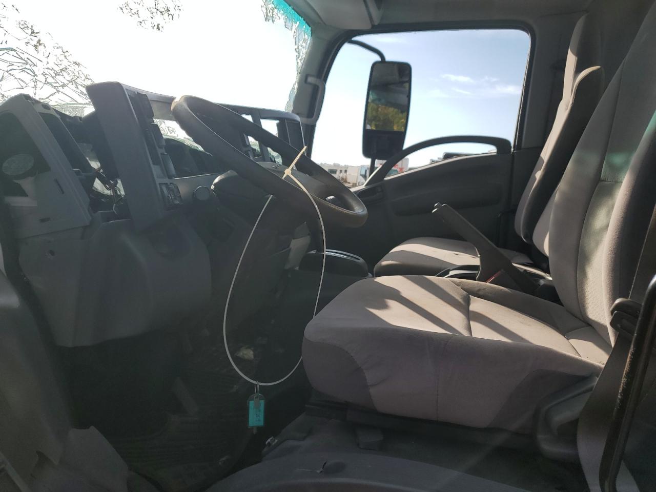 2020 Isuzu Ftr Box Truck VIN: JALC4W150L7011808 Lot: 69590475