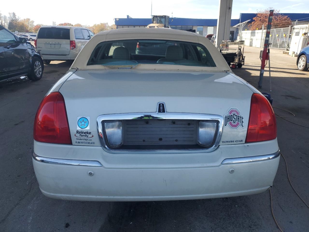2005 Lincoln Town Car Signature VIN: 1LNHM81W05Y628993 Lot: 91690635