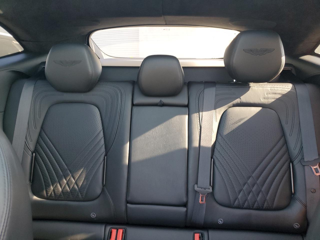 SCFVUJAW7MTV00861 2021 Aston Martin Dbx