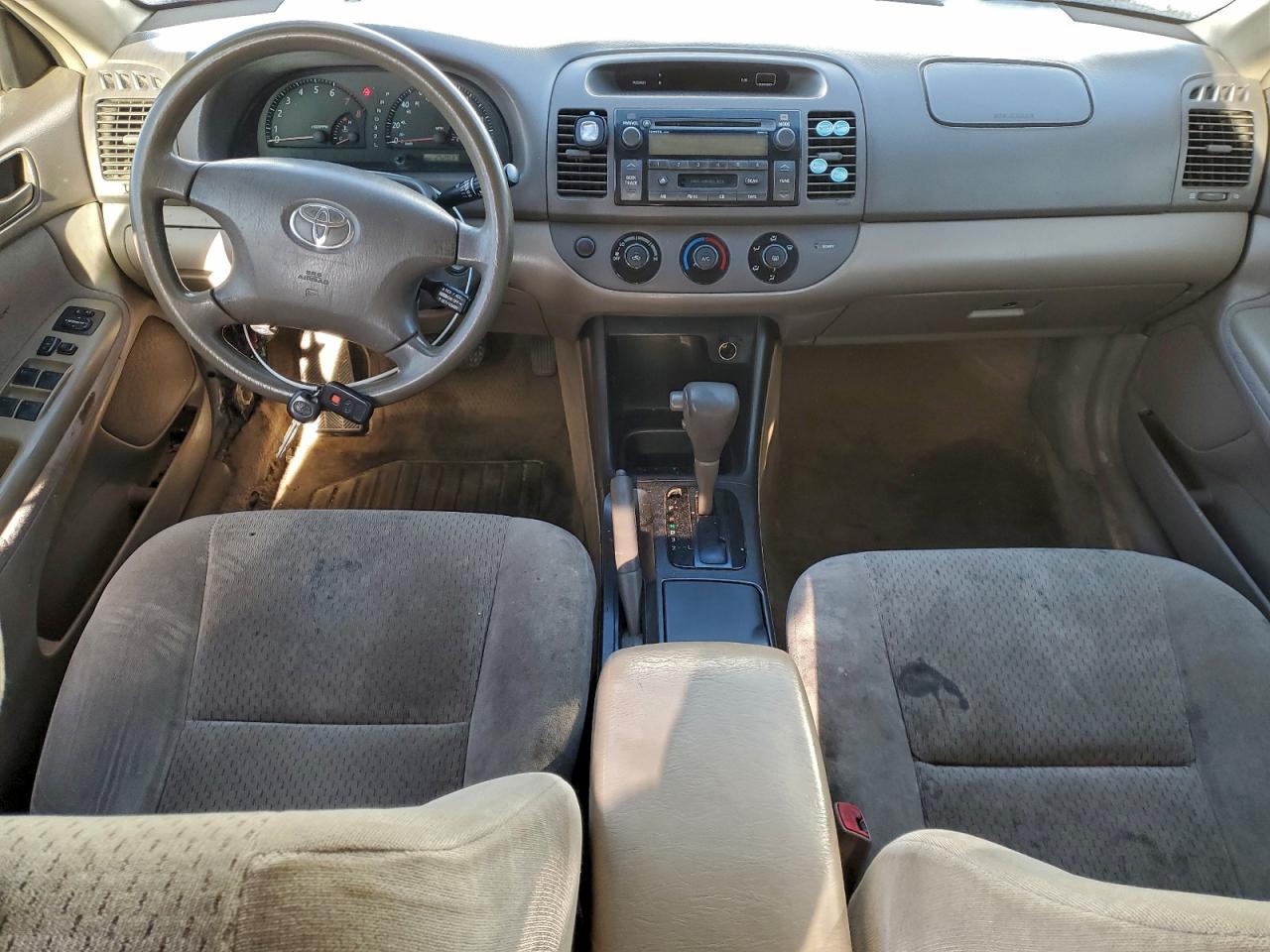 2004 Toyota Camry Le VIN: 4T1BF32KX4U072177 Lot: 92298255